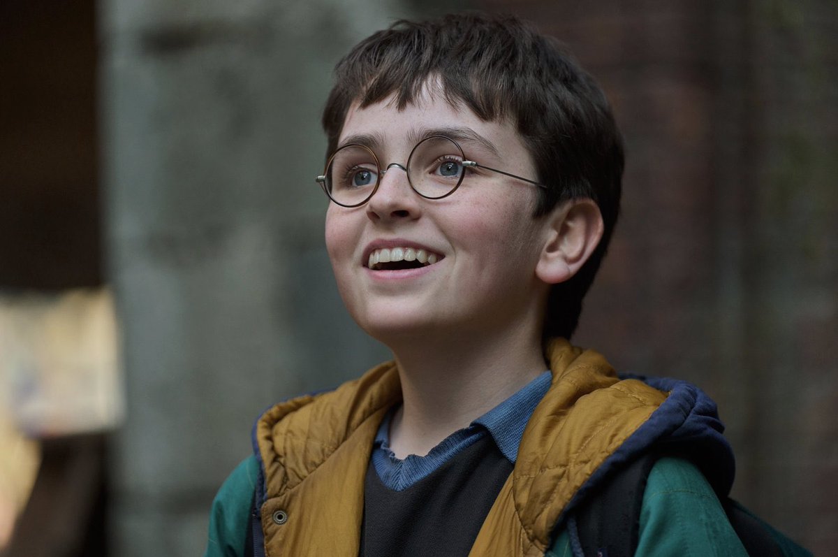 PotterHBOBrasil's tweet photo. Agosto chegou e com ele muitas notícias boas para os fãs de Harry Potter:

-A 2ª temporada da série começará a ser gravada ESSE MÊS
-Mês que vem teremos o Back To Hogwarts e muito provavelmente o TRAILER da série
-Agora só 4 meses nos separam da grande estreia

PREPARADOS?⚡️ https://t.co/4v88cAeXGq