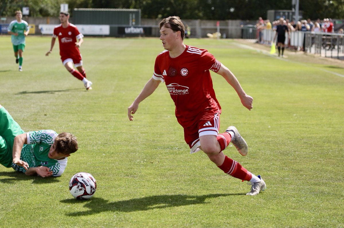 ClivePears22412's tweet photo. 1st goal and action from today’s match @HaverhillRovers 3 @DerehamTown 3 https://t.co/R9sEl9b1a5