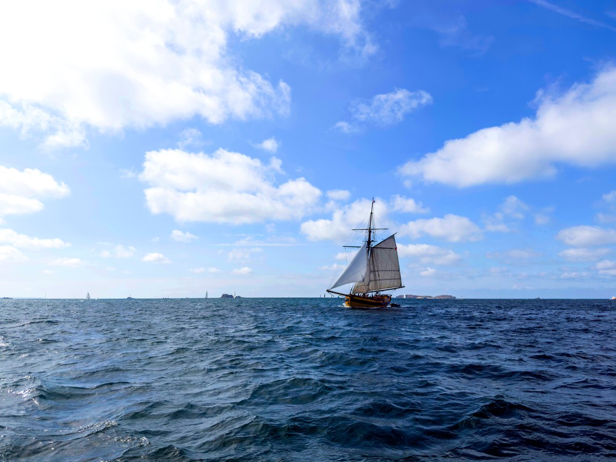 anthoatana's tweet photo. Drop the last cloud photo you took #SaintMalo #LeRenard #Corsaire #Surcouf https://t.co/agovyjHYlr