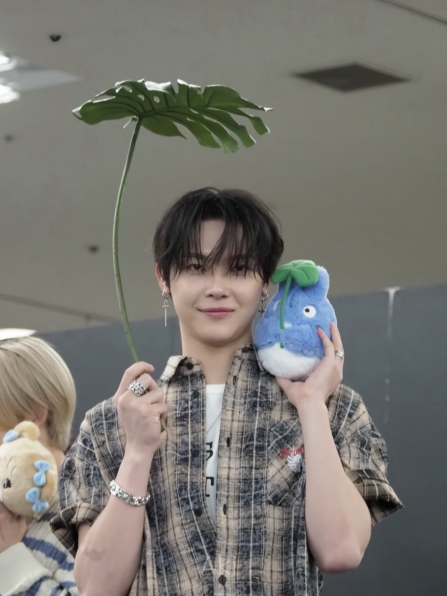 Akilune_nicho's tweet photo. 260801 WoF 大阪スプサ

トトロ🌱✨

#andTEAM #앤팀　#andTEAM_NICHOLAS  #니콜라스 #NICHOLAS #王奕翔 https://t.co/QpnmjMNrMf