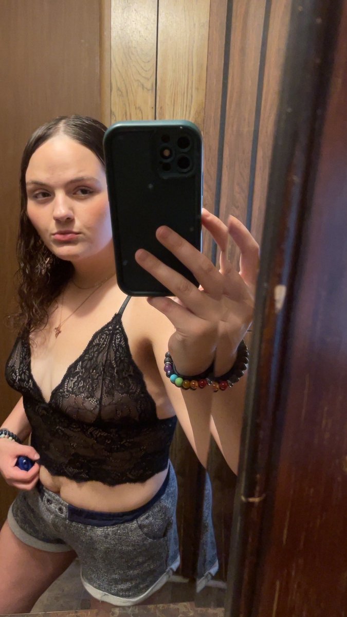 AvaHeart_22's tweet photo. Mmm fuckk😋 I’m rlly horny, hope you like these pics from me:)😘 come check out my OF for a lot more I don’t post here✨ https://t.co/1cvoD32Uwq