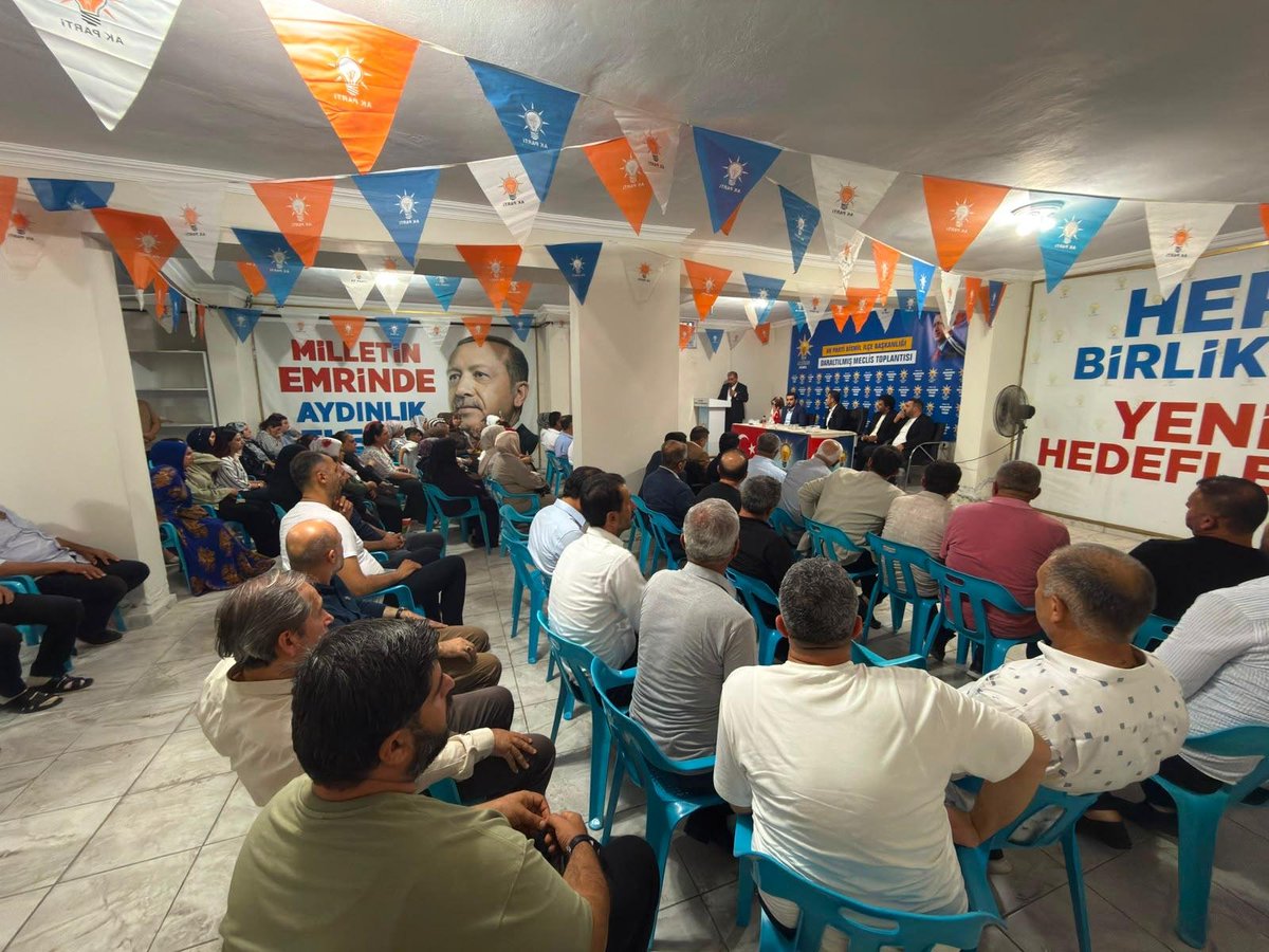 HamitSumer21's tweet photo. 📍Bismil | AK Parti İlçe Danışma Meclis Toplantısı

İl Gençlik Kolları Başkanımız Sayın Enes Çimen, İl Başkan Yardımcılarımız ve Yönetim Kurulu Üyelerimiz ile birlikte;

Bismil İlçe Danışma Meclis Toplantımızı, İlçe Başkanımız Sayın Muzaffer Cengiz Özaydın, Kadın Kolları Başkanımız Sayın Havva Akyıldız, Gençlik Kolları Başkanımız Sayın Ozan Pınar ve teşkilat mensuplarımızın katılımıyla gerçekleştirdik.

Babaocağımız Bismil'e hizmet etme azmimizi ve teşkilatımızın birlik, beraberlik ve kardeşlik ruhunu bir kez daha pekiştirdiğimiz verimli bir toplantı gerçekleştirdik.

Cumhurbaşkanımız ve Genel Başkanımız Sayın Recep Tayyip Erdoğan'ın liderliğinde; güçlü teşkilat anlayışımızla, Bismil'imiz, Diyarbakır'ımız ve aziz milletimiz için durmadan, yorulmadan çalışmaya devam edeceğiz.

@enesscimen
@Muzafferozydin
@HavvaAkyildiz3
@ozanpinar21
@AkPartiBismil