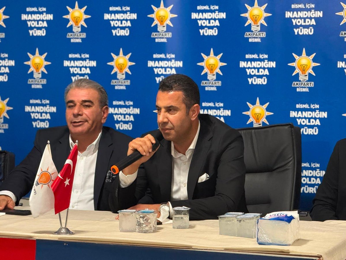 HamitSumer21's tweet photo. 📍Bismil | AK Parti İlçe Danışma Meclis Toplantısı

İl Gençlik Kolları Başkanımız Sayın Enes Çimen, İl Başkan Yardımcılarımız ve Yönetim Kurulu Üyelerimiz ile birlikte;

Bismil İlçe Danışma Meclis Toplantımızı, İlçe Başkanımız Sayın Muzaffer Cengiz Özaydın, Kadın Kolları Başkanımız Sayın Havva Akyıldız, Gençlik Kolları Başkanımız Sayın Ozan Pınar ve teşkilat mensuplarımızın katılımıyla gerçekleştirdik.

Babaocağımız Bismil'e hizmet etme azmimizi ve teşkilatımızın birlik, beraberlik ve kardeşlik ruhunu bir kez daha pekiştirdiğimiz verimli bir toplantı gerçekleştirdik.

Cumhurbaşkanımız ve Genel Başkanımız Sayın Recep Tayyip Erdoğan'ın liderliğinde; güçlü teşkilat anlayışımızla, Bismil'imiz, Diyarbakır'ımız ve aziz milletimiz için durmadan, yorulmadan çalışmaya devam edeceğiz.

@enesscimen
@Muzafferozydin
@HavvaAkyildiz3
@ozanpinar21
@AkPartiBismil