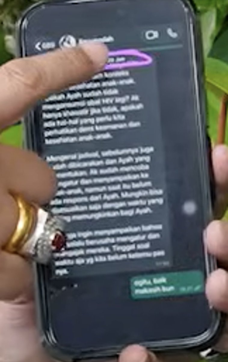 saerowoon's tweet photo. Hah gua shock bener. Tau ga perseteruan mantan SW-RO yg lagi rame. Akhir2 ini kan pihak cewek dihujat terus dan dipojokkan. Barusan pihak cowok ada podcast tandingan ke densu. Si lawyer malah buka chat isinya ttg penyakit artis cowok ini. Jadi rumor si cwo sakit itu bener https://t.co/CfF0pskokU