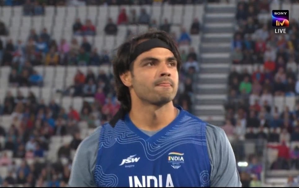old_cricketer's tweet photo. नीरज चोपड़ा बिना किसी शक के मेजर ध्यानचंद के बगल वाली कुर्सी का हकदार है।
ओलंपिक ट्रैक एंड फील्ड में वो भारत के लिए पहला गोल्ड जीता था और बिना किसी एक्सक्यूज के गोल्ड, गोल्ड ही होता है।
कोई खैरात में नहीं दे जाता।

बाद में ओलंपिक सिल्वर भी जीता।
भाला फेंक के जितने भी टूर्नमेंट हैं, सबमें कम से कम एक गोल्ड जीत चुका।
कोई प्रतियोगिता छूटी नहीं।

बेहतरीन खिलाड़ी है और बिना किसी शक के बेस्ट है।

सौ सालों से ऊपर के नवीन ओलंपिक इतिहास में कितने ऐसे भारतीय खिलाड़ी हैं जो ओलंपिक गोल्ड के साथ हर अन्य प्रतियोगिता का भी गोल्ड कम से कम एक बार जीते?

बस यहीं नीरज चोपड़ा महान बन चुका।