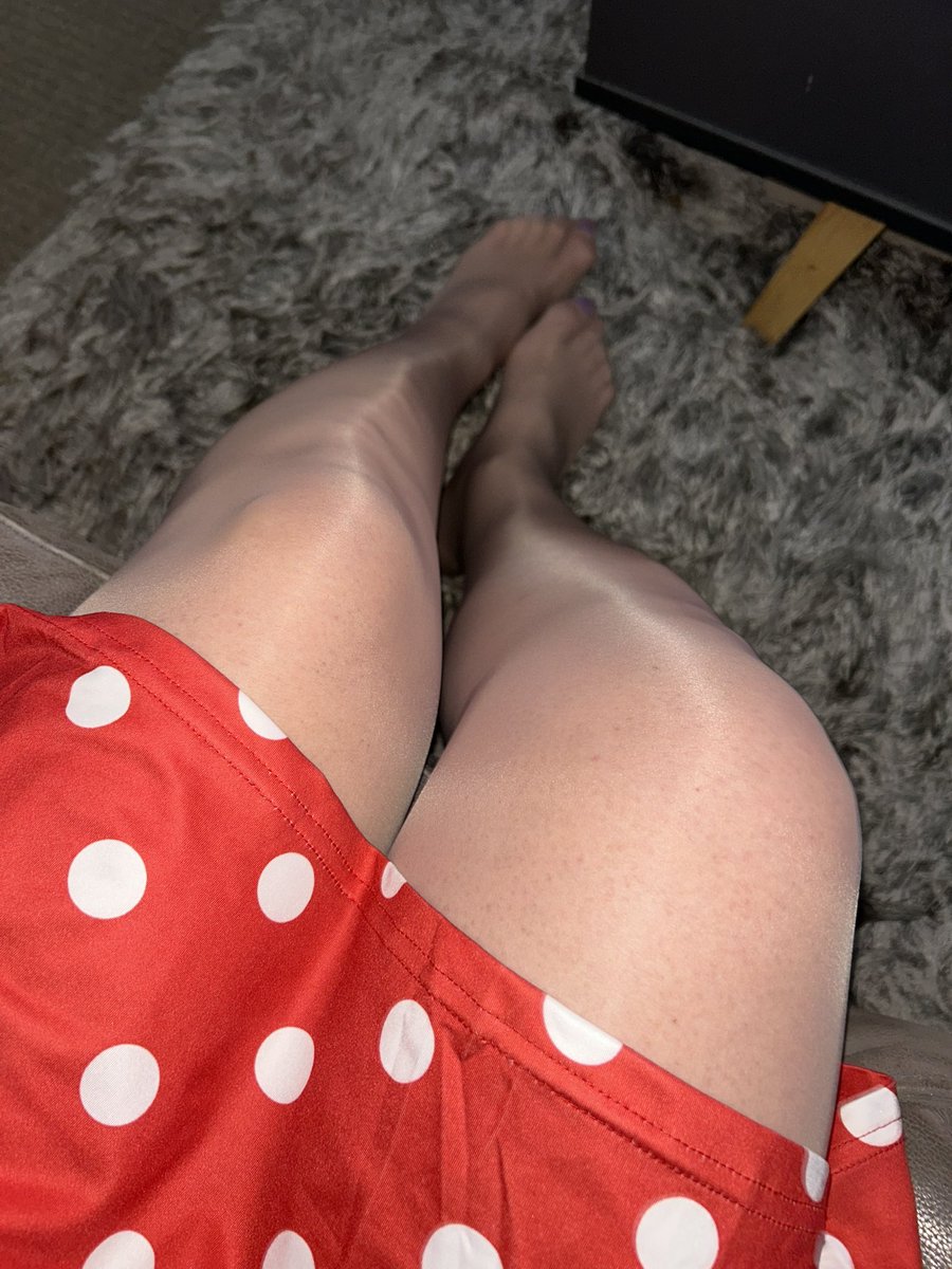 LaurenP1965's tweet photo. Some shiny Chinese tights this evening https://t.co/X0JYM7aYnM