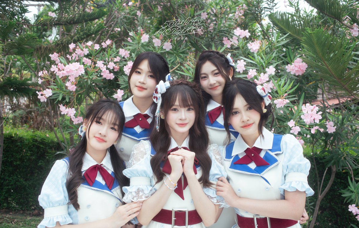 cgm48official's tweet photo. [🚂🌟] #KibouResshaTH

- Group Photo 2 -

CGM48 5th Generation
「Kibou Ressha - รถไฟแห่งความหวัง」

MV OUT NOW
➫ https://t.co/2LW1RWl2Yv

#CGM485thGen_DebutStage
1 AUG 2026 @ #CentralChiangmaiAirport

#ChifaCGM48 #LewlewCGM48
#NamphetCGM48 #PunponCGM48
#TaraCGM48

#รถไฟแห่งความหวัง
#CGM485thGeneration
#CGM4811thSINGLE
#CGM48