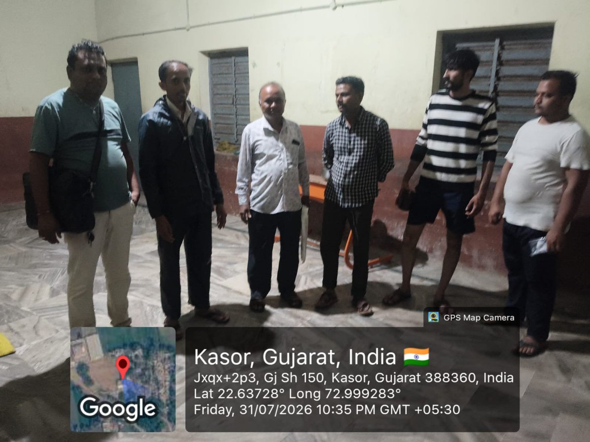 Hitendr26473834's tweet photo. મોજે કાસોર તા.જિ.આણંદ ના ઈન્દિરાનગરીના નીચાણ વાળા વિસ્તારમાં રહેતા લોકોને સમજૂત કરી ગ્રામ પંચાયત દ્વારા શરૂ કરાયેલ આશ્રયસ્થાનમાં ખસેડવામાં આવ્યા.. જેમાં તલાટીમંત્રીશ્રી સરપંચશ્રી ના સંકલનમાં રહી મોડી રાત સુધી રાહતકાર્યની કામગીરી ચાલી .#31st July#2026 @team anand https://t.co/LOJipypcmJ