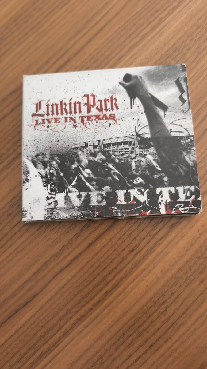 cozystray's tweet photo. @linkinparkbb @linkinpark Still intact 😊🤘 https://t.co/pk7Wn3DQzY