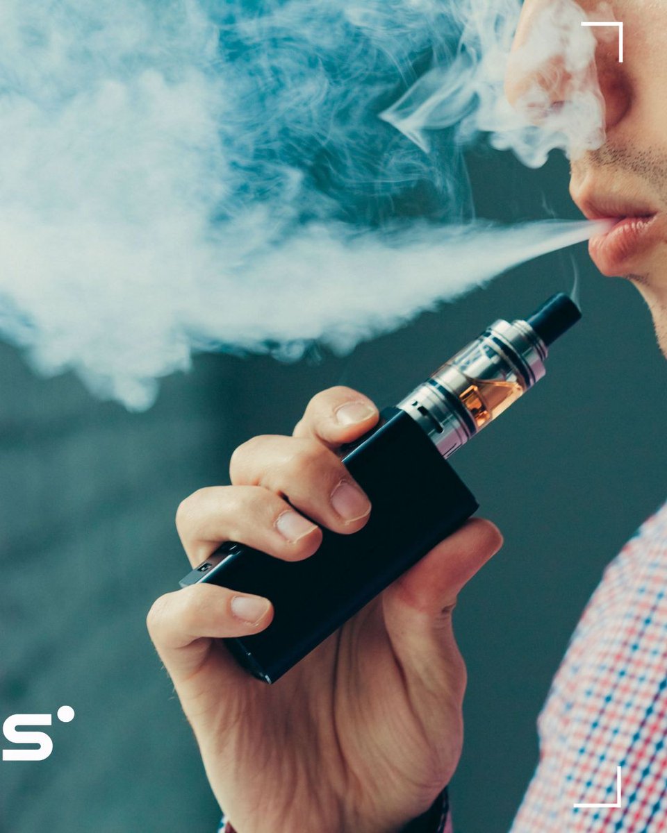 NeuralSpace_'s tweet photo. 🫁🚬⚠️ INFO || Le vapotage a été formellement lié à un maladie pulmonaire rare: la bronchiolite oblitérante (ou « poumon popcorn »), irréversible et invalidante. 

Selon un rapport médical relayé par The Conversation. https://t.co/AISX1KK3Fs