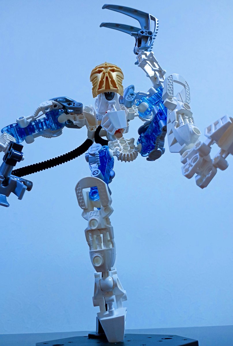 Noacier598's tweet photo. 『慈愛』
#Bionicle https://t.co/Dn37DYvC2Y