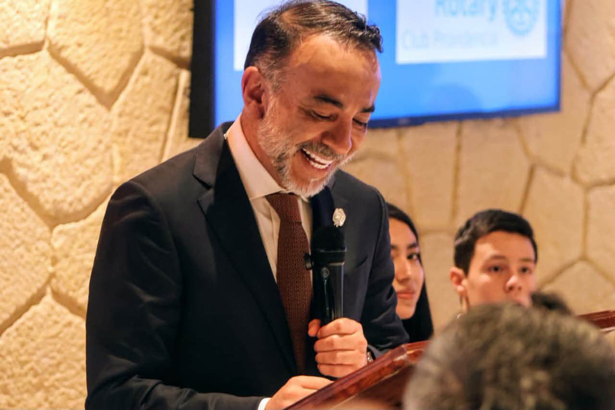 FerFlores_Emp's tweet photo. Ha sido un honor ser testigo del cambio de insignias en el Club Rotario de Metepec.
Hoy más que nunca debemos trabajar, sociedad organizada y gobierno a favor de los ciudadanos.
Mucho éxito a los nuevos representantes de rotario.
￼ https://t.co/i0CfrfjTSb