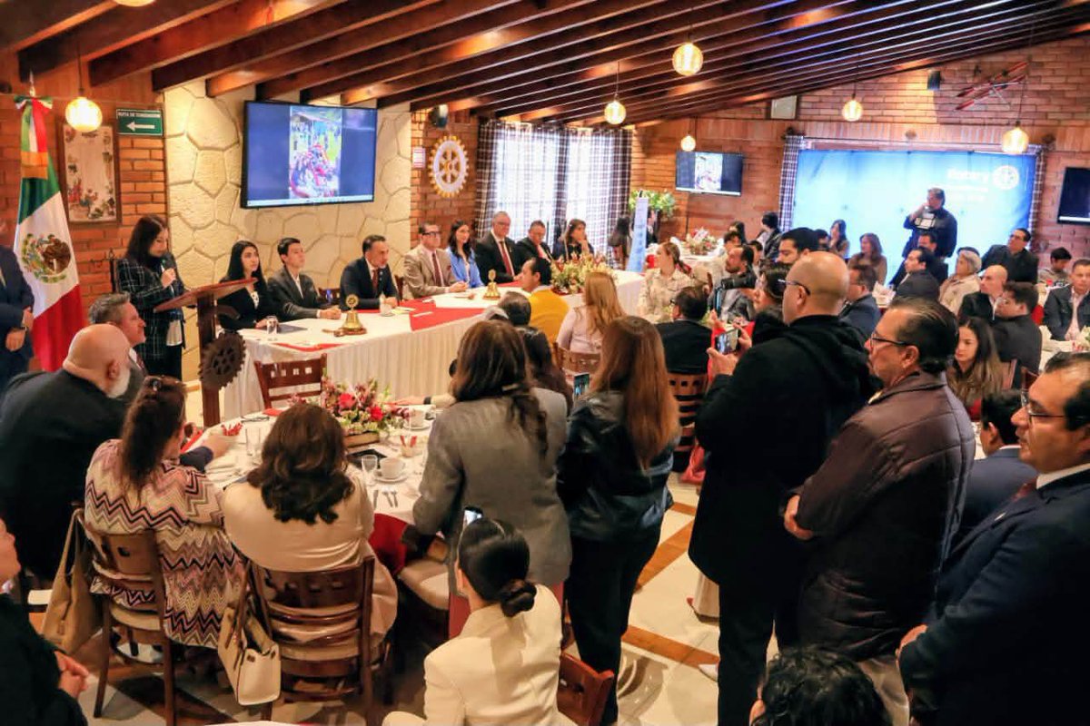 FerFlores_Emp's tweet photo. Ha sido un honor ser testigo del cambio de insignias en el Club Rotario de Metepec.
Hoy más que nunca debemos trabajar, sociedad organizada y gobierno a favor de los ciudadanos.
Mucho éxito a los nuevos representantes de rotario.
￼ https://t.co/i0CfrfjTSb