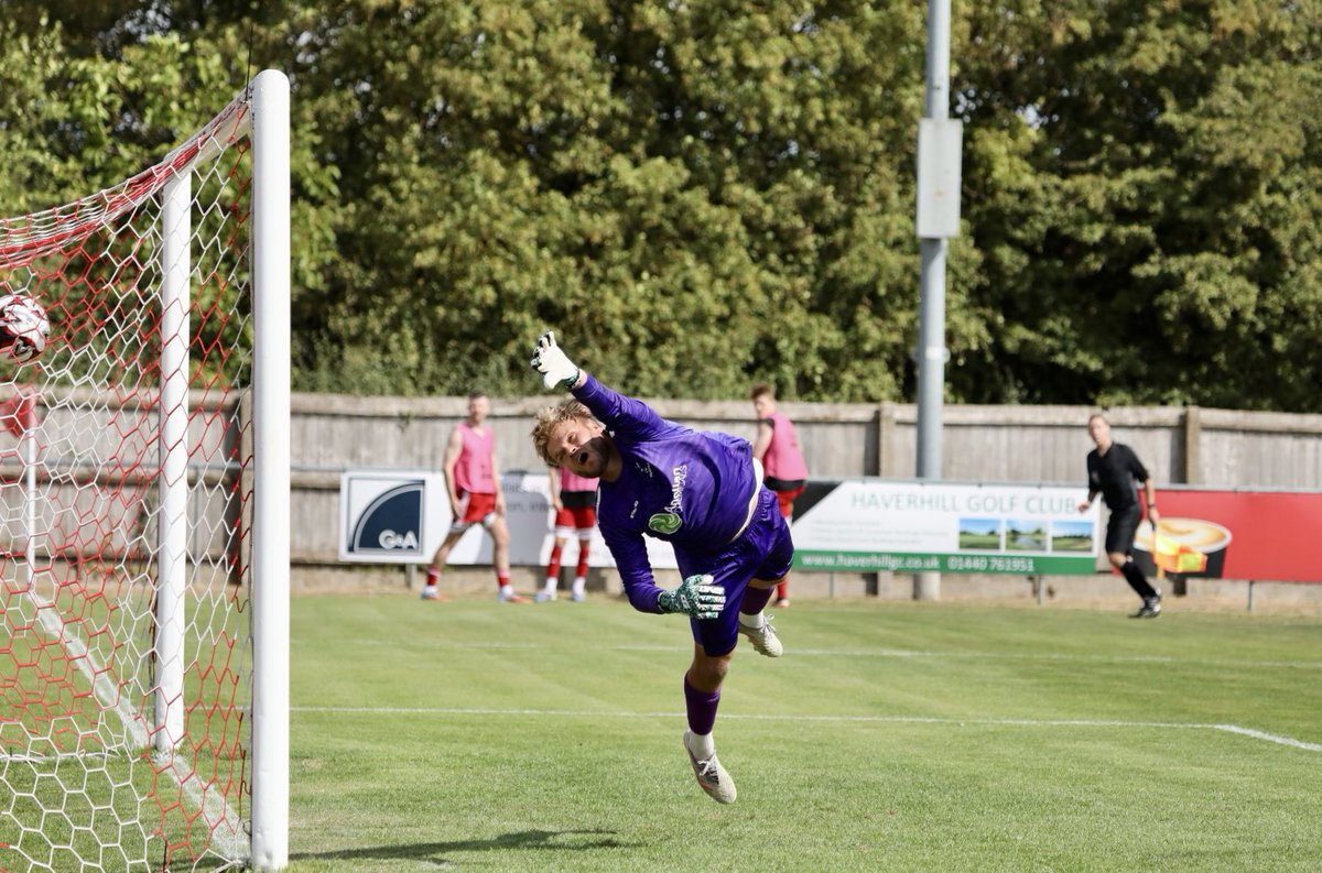 ClivePears22412's tweet photo. 2nd and 3rd goals and action from today’s match @HaverhillRovers 3 @DerehamTown 3 https://t.co/rX03xE8a7d