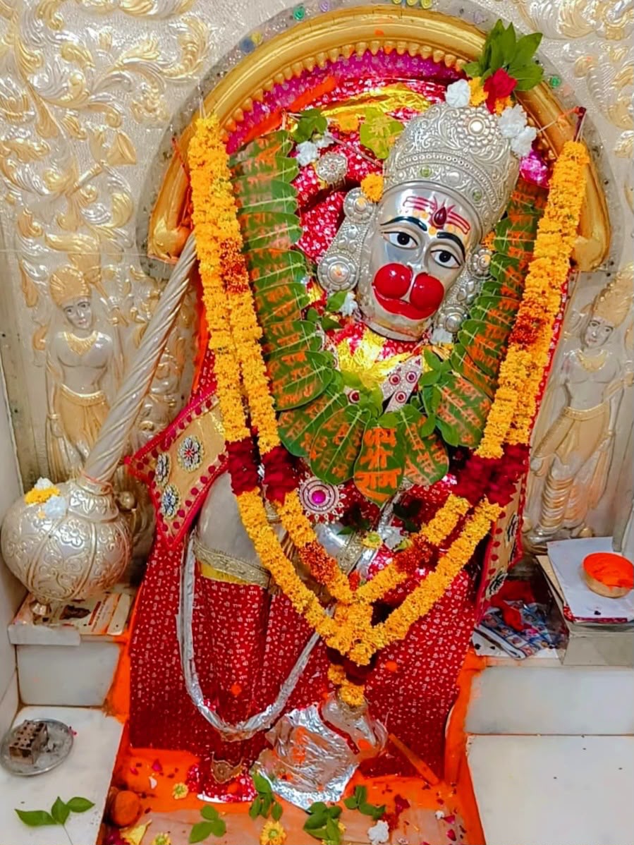 VaradaHanumanji's tweet photo. श्री हनुमानजी मन्दिर, वराड़ा
॥#जय_श्री_राम॥
🙏 श्रींगार दर्शन 🙏
शनिवार, 1 अगस्त 2026
मारवाड़ी मो. सं. २०८३
श्रावण कृष्ण पक्ष, ३ (तृतीया)
Saturday, 1 Aug 2026
Shree Hanumanji Mandir, Varada
#WaradaHanumanji #Hanumanji #Varada #Hanuman #JayShreeRam #हनुमान #सिरोही #Warada https://t.co/vsisKNmckK