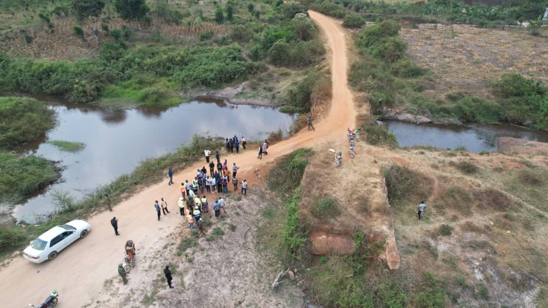 SimonTuryakira's tweet photo. @HonByamukama Inspected the Masaka–Kyotera–Mutukula Road project today, where the he issued the contractor with a firm 90-day ultimatum to mobilize bitumen and commence asphalt works, warning that failure to do so will result in termination of the contract. https://t.co/Bm9ed2tpMQ