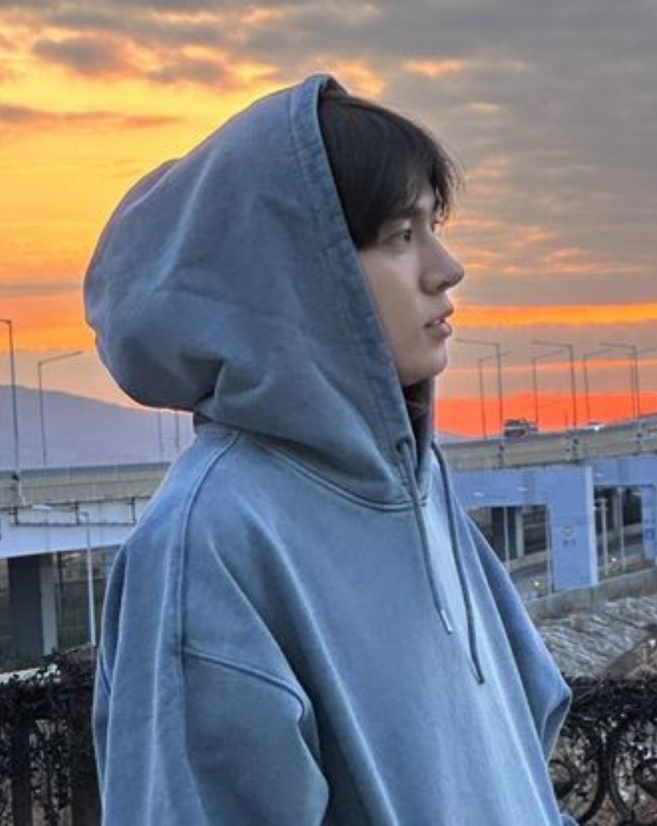 madebyjaywon's tweet photo. Lee Heeseung | Evan
- 25 anos
- bi https://t.co/bYqxmHv0xA