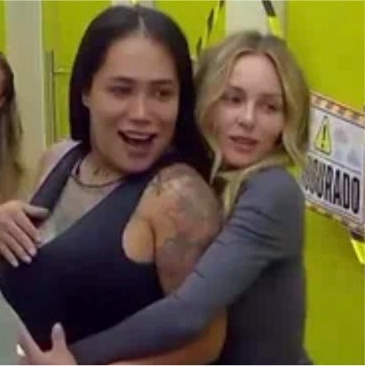 LaWendyGuevara's tweet photo. ellas son Rue y Jules ? 

#LaCasaDeLosFamososMx https://t.co/h2zJ8nFcXt