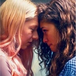 LaWendyGuevara's tweet photo. ellas son Rue y Jules ? 

#LaCasaDeLosFamososMx https://t.co/h2zJ8nFcXt