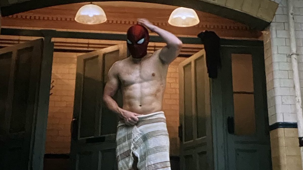 NotiPlay_'s tweet photo. Tom Holland elogió el físico del Spider-Man de Insomniac Games:

“El traje se ve tan genial en los juegos porque el está mucho más en forma que yo. Cada que vez que juego el juego, pienso "maldita sea, tengo que volver al gimnasio!".” https://t.co/yCggKwBOtH