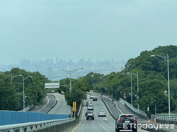azimah666's tweet photo. 74線一路開到家！　彰化2字頭透天翻紅
https://t.co/ufwE8TKQVm https://t.co/Sy04QH0k2G