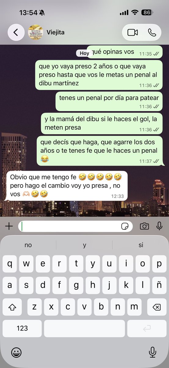 MatiiTocchetti's tweet photo. así no se puede, deci que le vas a romper el arco vieja https://t.co/IwQHTBYbmG