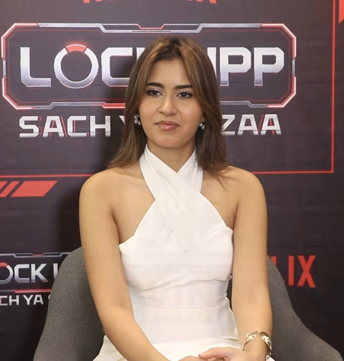 secret_cloudsss's tweet photo. Can we talk about how absolutely gorgeous she looks? White is literally her color!🤍 https://t.co/cQdDZKuzhd