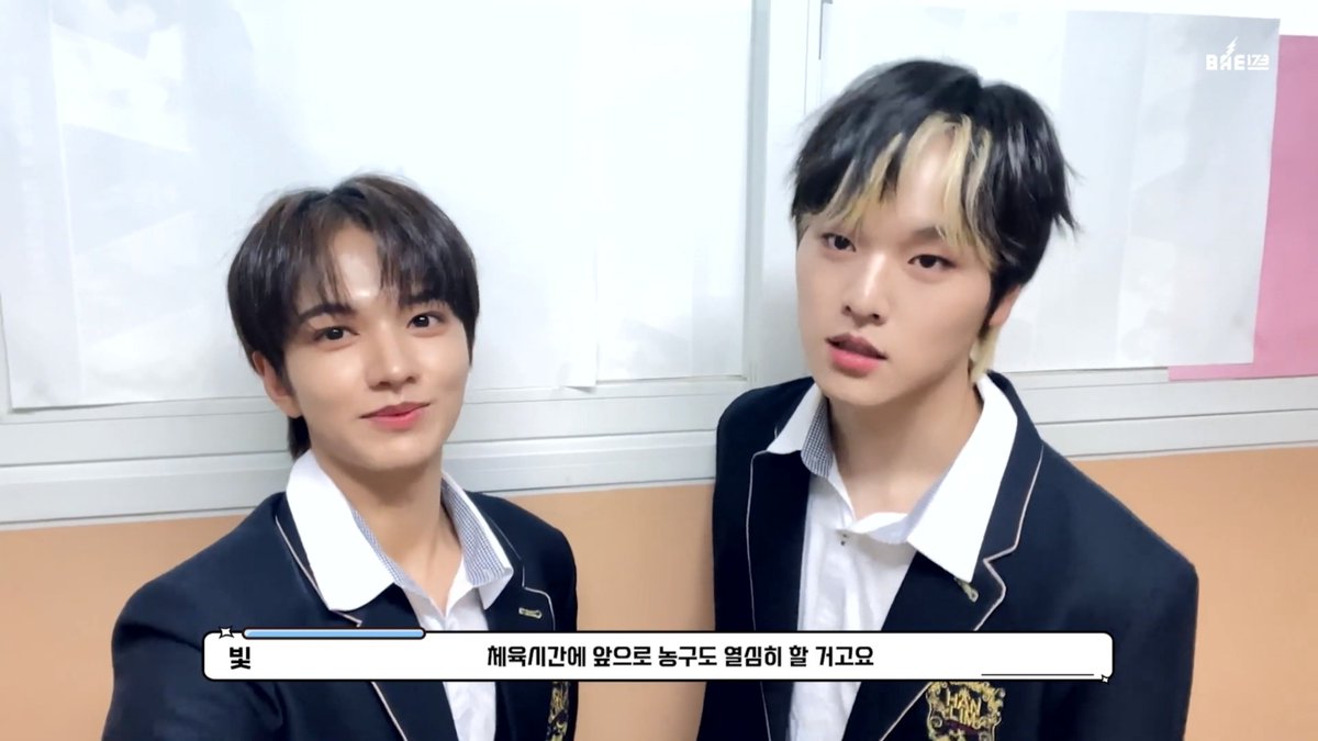 8boysappearwhat's tweet photo. 아 이 콘텐츠 겁나 잔인하네 ㅋㅋ
어딜 내놔도 부끄러운 형들과 
졸업사진 찍겠다고 꾸꾸꾸 메이크업한 막내들 https://t.co/gCLGmHxcE3
