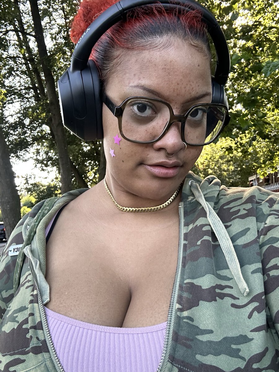 MxElixoxo's tweet photo. Whos going to serve me and @V1oletv1olent tonight? Spoons pigs approach correctly #findom #spoonspig https://t.co/LuLqGeDpXM
