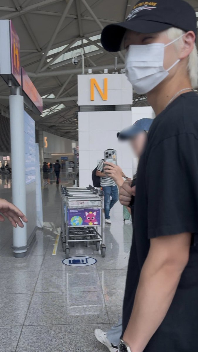 3yeor1i's tweet photo. 어느 나라로 갈까
누굴 보러 갈까 ~.~ https://t.co/oiDjomNwZV