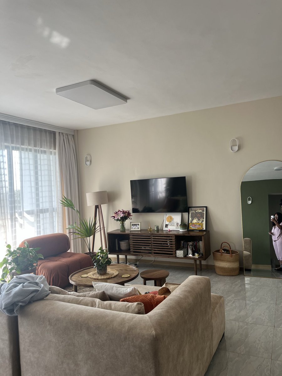miss_mumbzk's tweet photo. Moving to start my PhD soon and selling my furniture. Check out my furniture sale and lmk if you’re interested! 

https://t.co/0UEKQtEu4J https://t.co/fT8Ta0XH53