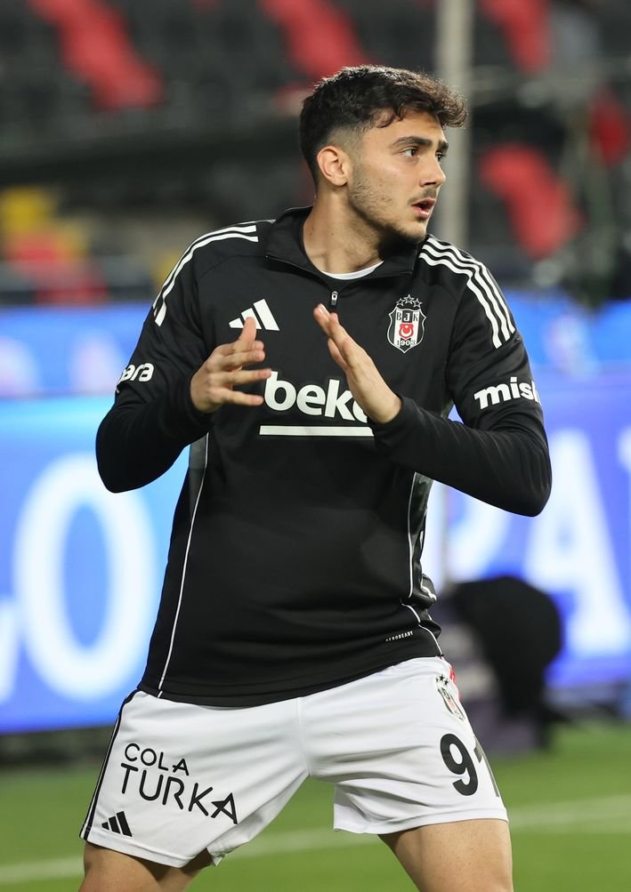 HFTransfer's tweet photo. 🚨 Gaziantep FK, Mustafa Erhan Hekimoğlu için Beşiktaş ile temaslarını sürdürüyor.

Siyah-beyazlılar, genç forvetin düzenli forma şansı bulabileceği bir kiralık transfer seçeneğine sıcak bakıyor.

#Beşiktaş #GaziantepFK #Transfer https://t.co/rTOAy2FHc1