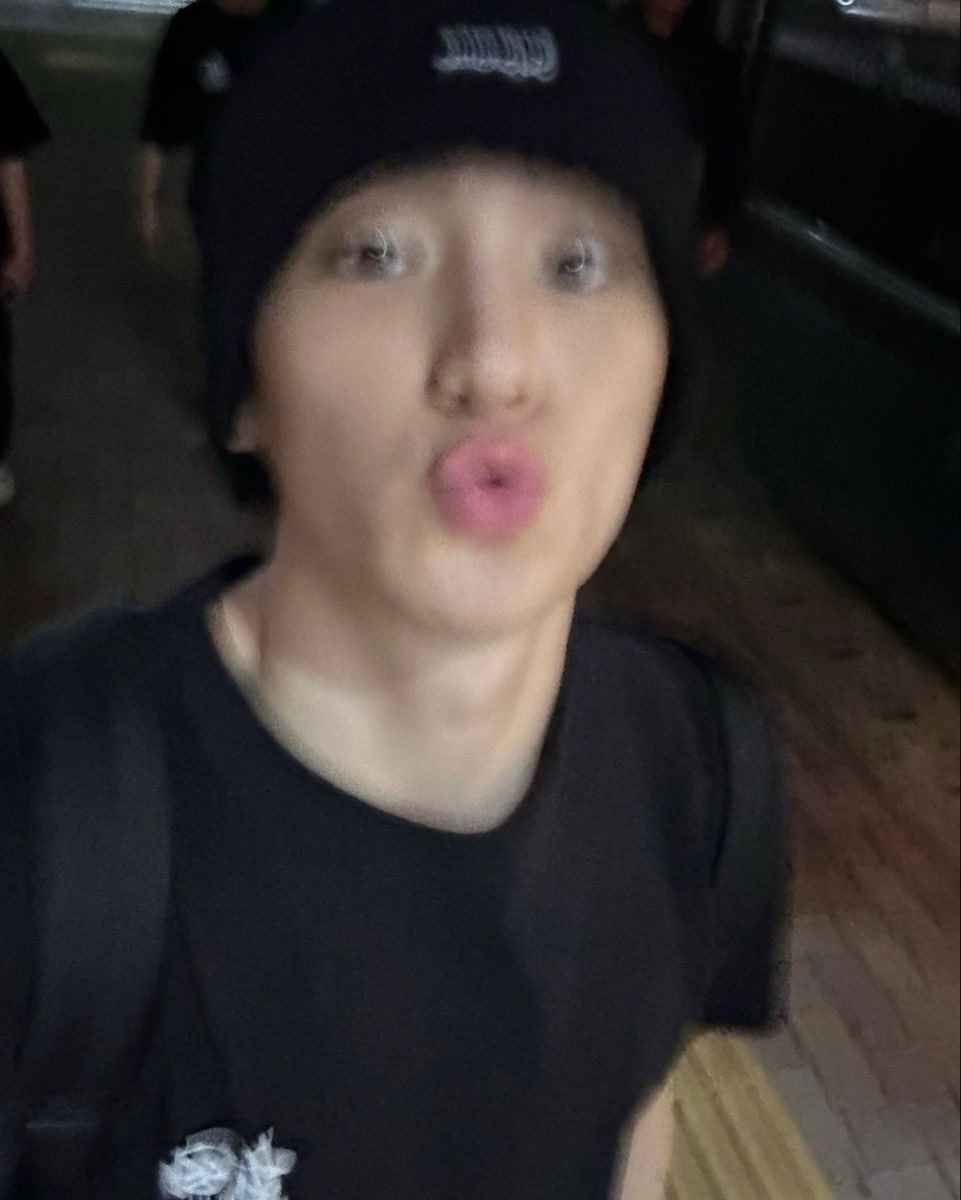 myiuvnow's tweet photo. 나 대학가면 이렇게 생긴 선배 덕질하고 싶음 https://t.co/MngOENqbTa