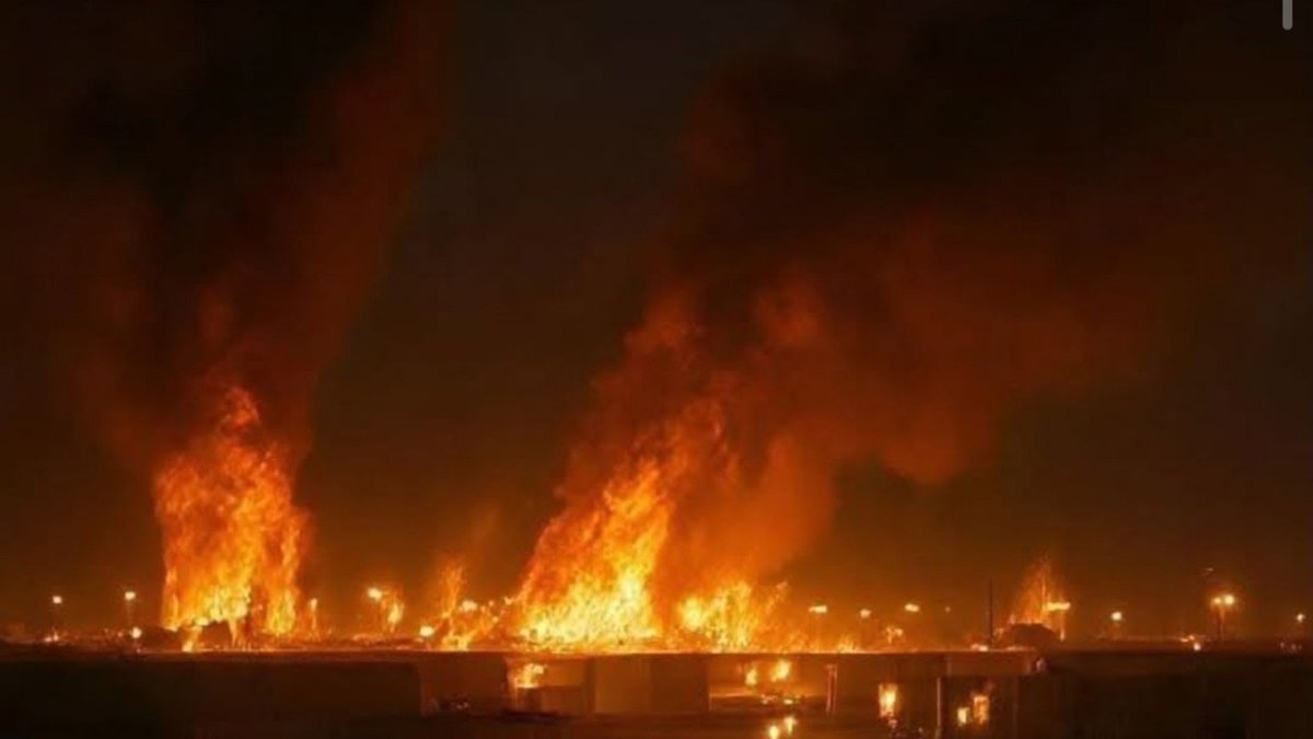 SaraAbdelh94815's tweet photo. الحرس الثوري الإيراني:
💥تم استهداف مولدات الكهرباء ومنظومة الملاحة والمباني اللوجستية والادارية للجيش الأمريكي بقاعدة الشيخ عيسي فالبحرين. https://t.co/yB5RQh0UwD