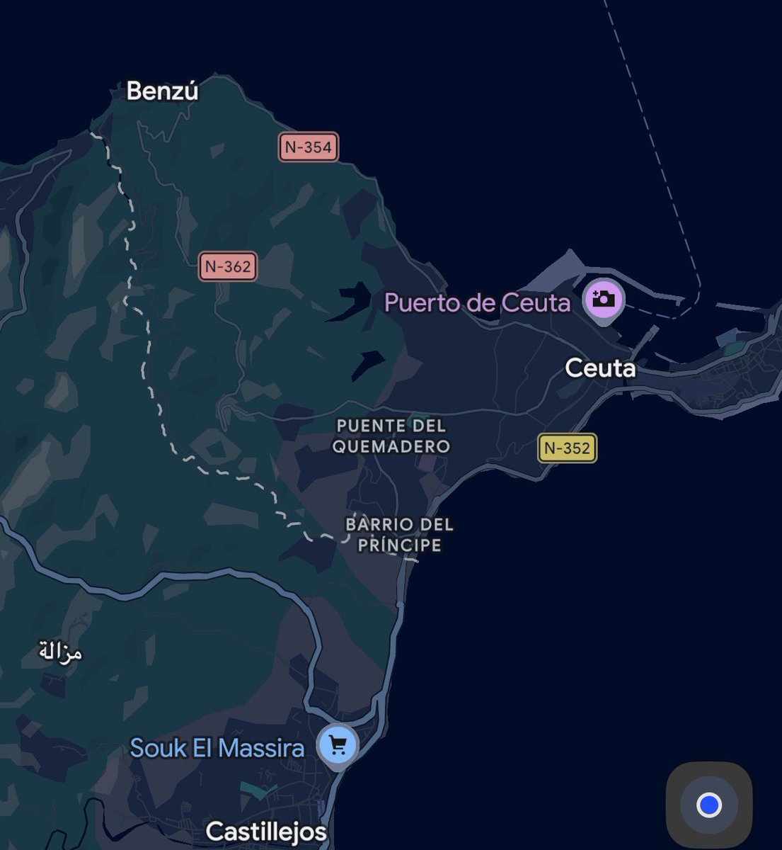 HypertensoADC's tweet photo. Esto es increíble. @Google a través de @googlemaps reconoce nuestra frontera como disputada (se puede ver la línea discontinua). ¿Algo que decir sobre esto? @interiorgob @CasaReal https://t.co/4wHez8jSJ2