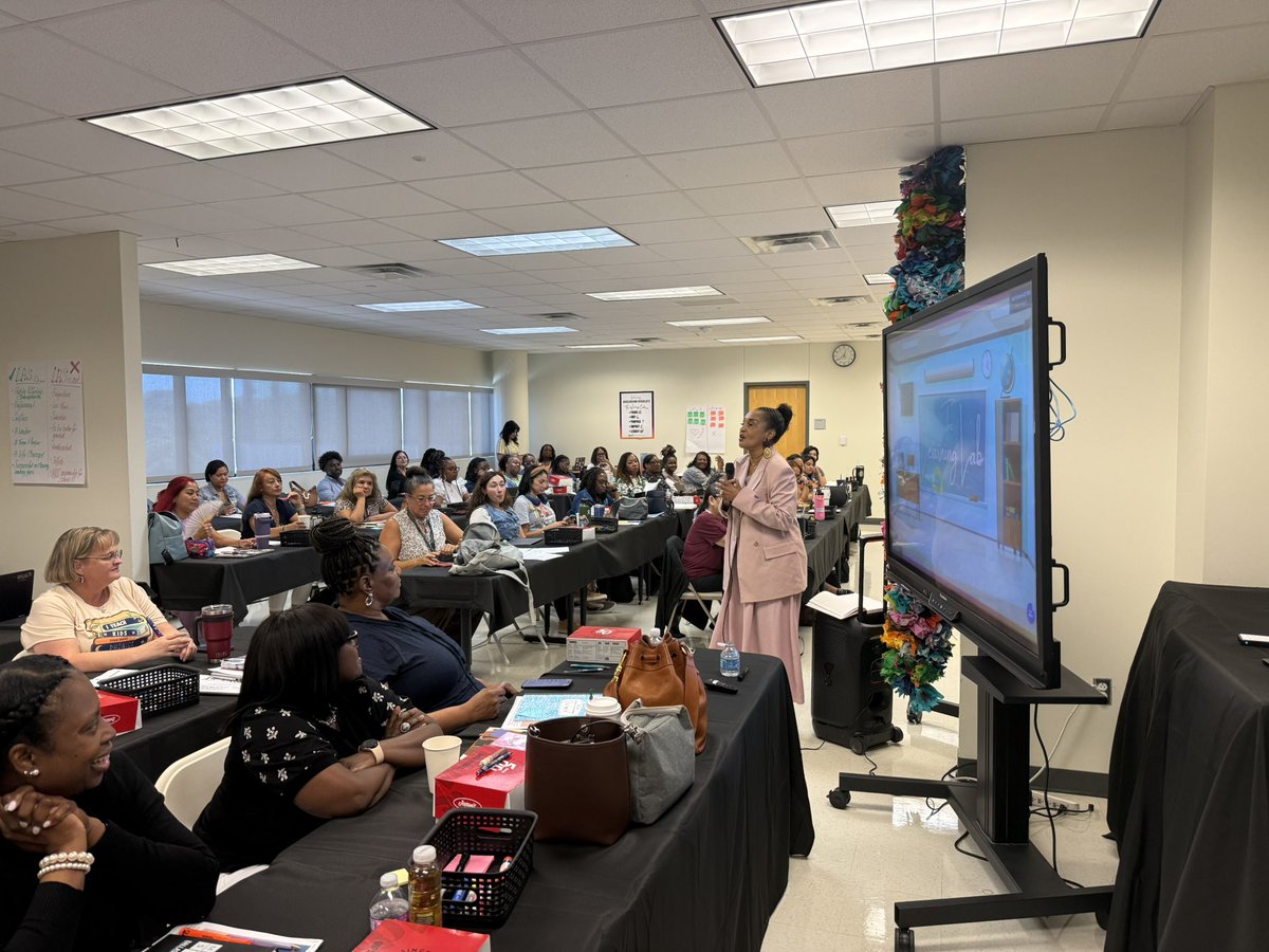 Candyce16513572's tweet photo. Literacy Acceleration Specialists are back and ready. We are the Dream Team: Made for Excellence! Excited to start my 27th year in education and this feels like the best year yet!! Summer Summit Day 1 &amp; 2 were phenomenal!! @dallasschools @pamelalearlead @DISDOSI https://t.co/Z4MtHapT0Q