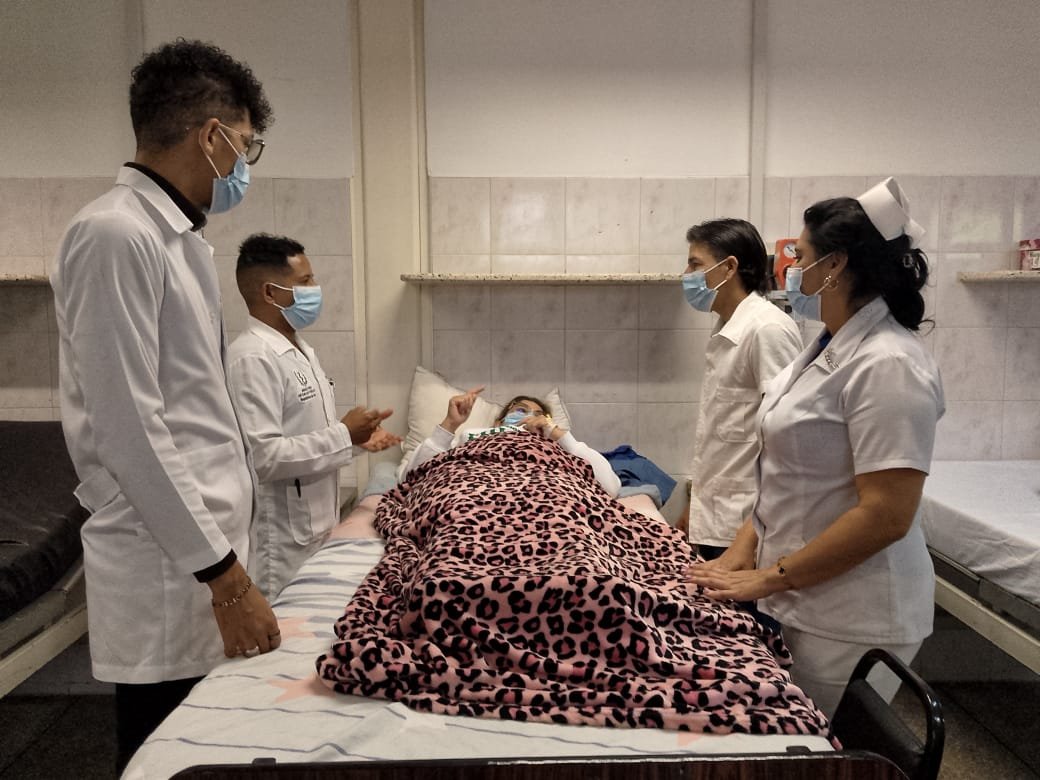LAR_2025's tweet photo. Trabajamos por la virtud y la esperanza, por mostrar amor en condiciones que a veces duelen, por traer sanidad  aún situaciones difíciles, la medicina cubana siempre aportando.
Desde CDI Centinela Casa Sindical, estado Lara 🇻🇪 comprometidos con nuestra época.
#CubaCoopera ✍️🇨🇺 https://t.co/w0iMgUDeSk