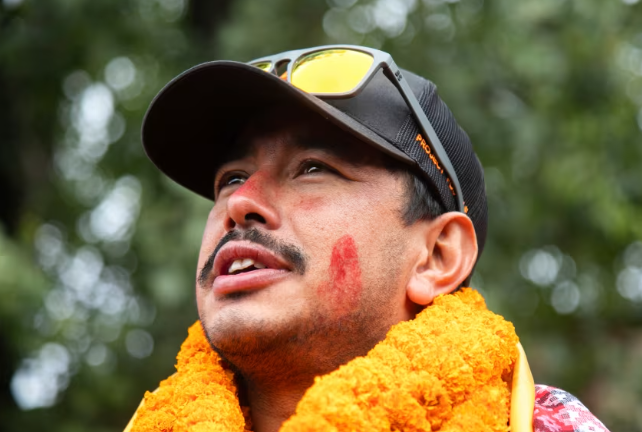 OnDemand_News's tweet photo. MUERE EL MONTAÑISTA NEPALÍ, NIRMAL PURJA TRAS UNA AVALANCHA EN EL HIMALAYA

🇳🇵🕊️| Fue confirmada la muerte del reconocido montañista nepalí Nirmal Purja, quien falleció luego de que una avalancha sorprendiera a una expedición en el Himalaya esta semana.

La Fundación Nimsdai, creada por él en 2022, informó que Purja "perdió trágicamente la vida" y expresó: "Hoy lloramos no solo a Nims, sino a todas las vidas perdidas en esta tragedia, incluidos sus compañeros de escalada y guías de confianza".

https://t.co/13dEn2tpPT