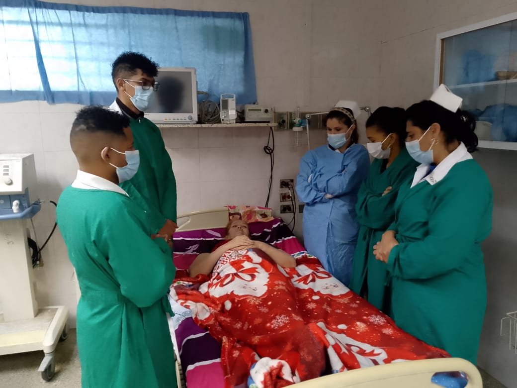 LAR_2025's tweet photo. Trabajamos por la virtud y la esperanza, por mostrar amor en condiciones que a veces duelen, por traer sanidad  aún situaciones difíciles, la medicina cubana siempre aportando.
Desde CDI Centinela Casa Sindical, estado Lara 🇻🇪 comprometidos con nuestra época.
#CubaCoopera ✍️🇨🇺 https://t.co/w0iMgUDeSk