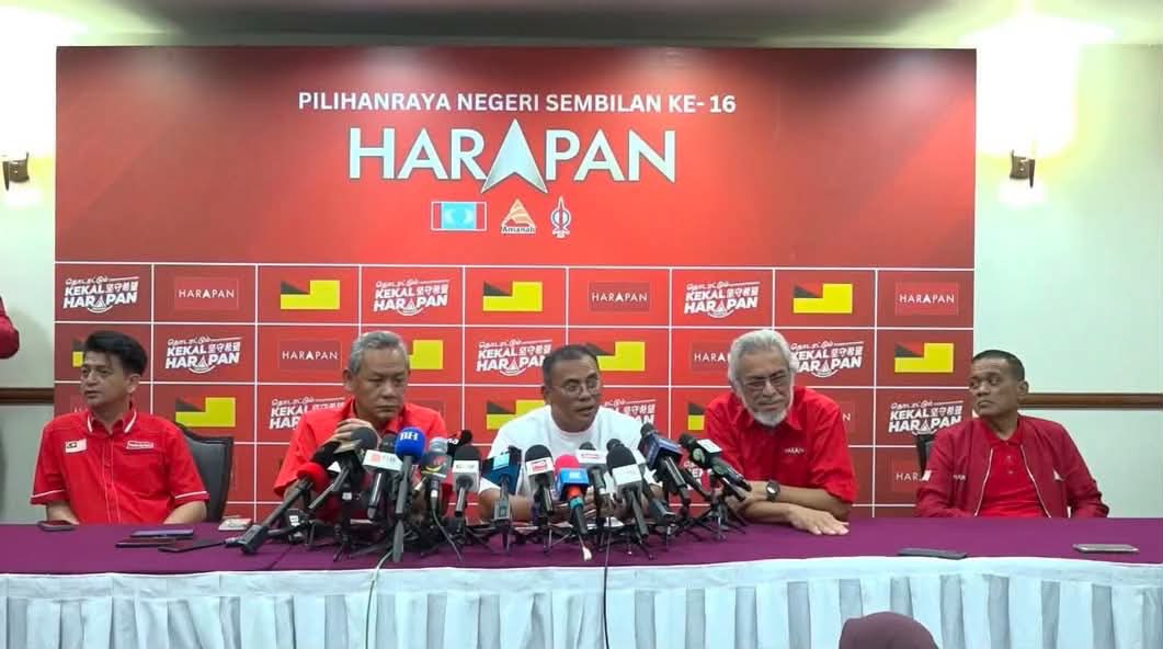 The_Endie's tweet photo. Mana pemimpin-pemimpin DAP Negeri Sembilan dalam press conference ni? 

Bila kalah, Melayu je ke depan hadap rakyat? Bila menang, baru tunjuk muka? https://t.co/yJEDCsVHyU