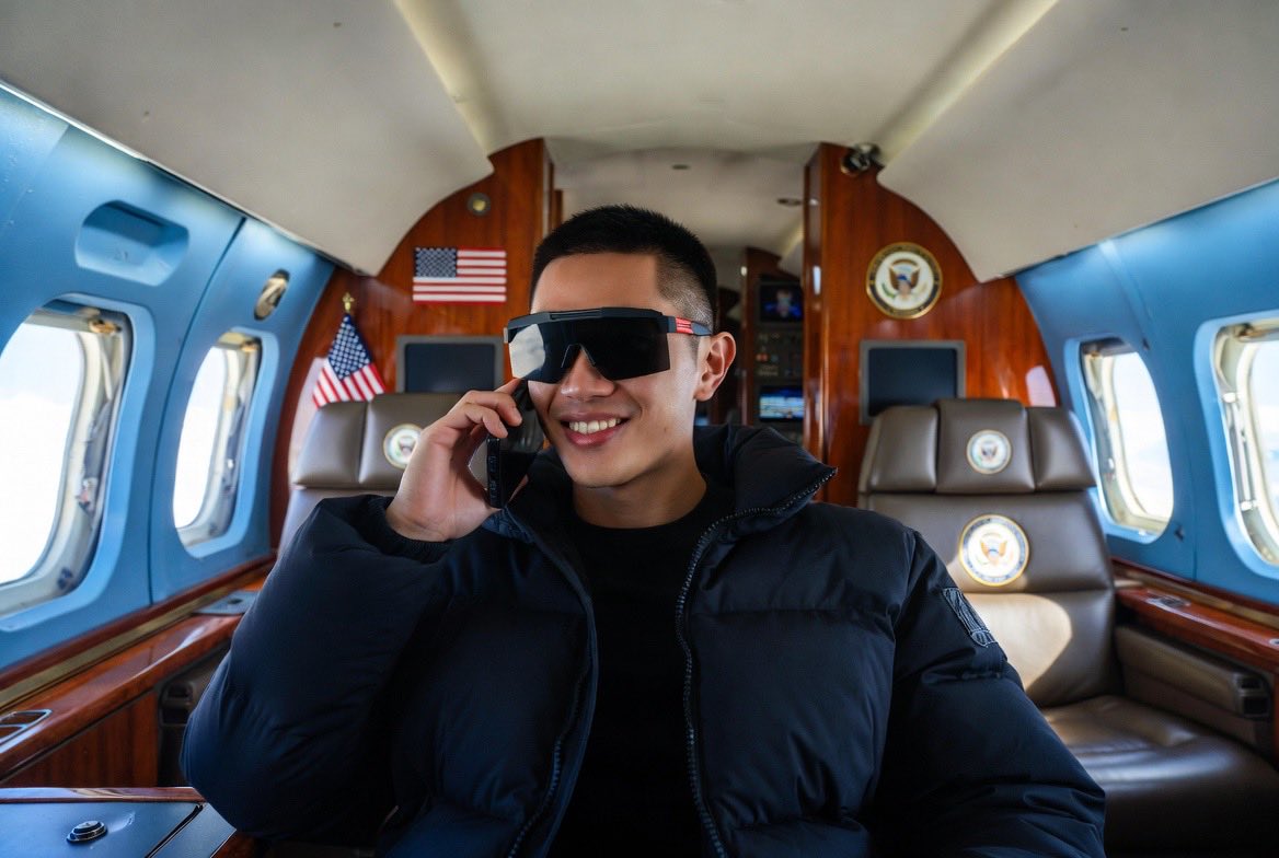 OG_Jofa's tweet photo. Kinkki is rumored to be BUYING AIR FORCE 1 and DONATING the jet to CHARITY after withdrawing 528 MILLION from Duel 🛩️🇺🇸 

Starting in 30 minutes 
https://t.co/x0hdFf0c1Q https://t.co/8IrZ7UWLcz