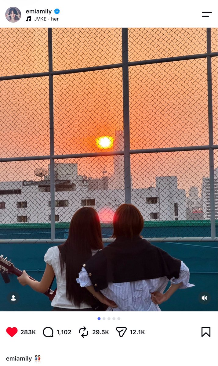 mbnlcn's tweet photo. ใครมีแฟนแล้วไม่รู้จะอวดยังไง เข้าไอจีแล้วเสิร์ชแอคemiamilyได้เลยค่ะ ดูรูปดูแคปชั่นดูเพลงแล้วก็ เข้าใจทุกอย่าง https://t.co/eLj4a89gWs