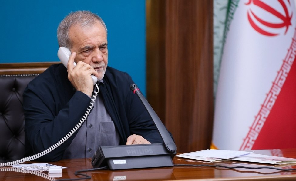 drpezeshkian2's tweet photo. نشست رئیس‌جمهور با روسای دانشگاه‌های سطح یک کشور

🔹️سه تصمیم دولت | تقویت نقش‌آفرینی دانشگاه‌ها
🔹️تدوین | راهکارهای اجرایی برای ارتقای رفاه و معیشت اعضای هیئت علمی
🔹️تاکیدرئیس‌جمهور | ضرورت بازنگری درفرآیند توسعه آموزش عالی
🔹️پیگیری رئیس‌جمهور| پرداخت حقوق اعضای هیئت علمی https://t.co/So72Y465tj