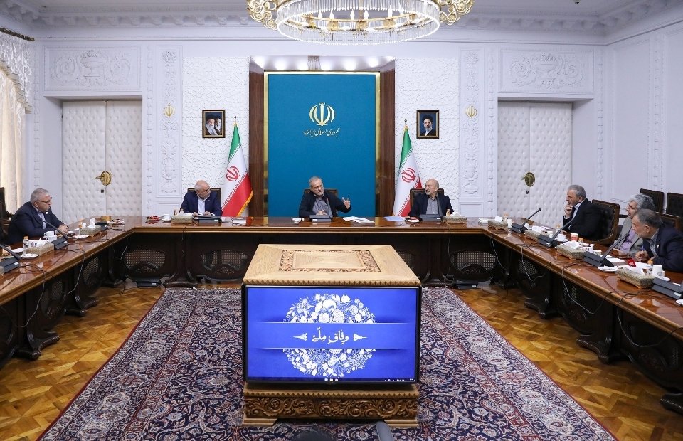 drpezeshkian2's tweet photo. نشست رئیس‌جمهور با روسای دانشگاه‌های سطح یک کشور

🔹️سه تصمیم دولت | تقویت نقش‌آفرینی دانشگاه‌ها
🔹️تدوین | راهکارهای اجرایی برای ارتقای رفاه و معیشت اعضای هیئت علمی
🔹️تاکیدرئیس‌جمهور | ضرورت بازنگری درفرآیند توسعه آموزش عالی
🔹️پیگیری رئیس‌جمهور| پرداخت حقوق اعضای هیئت علمی https://t.co/So72Y465tj