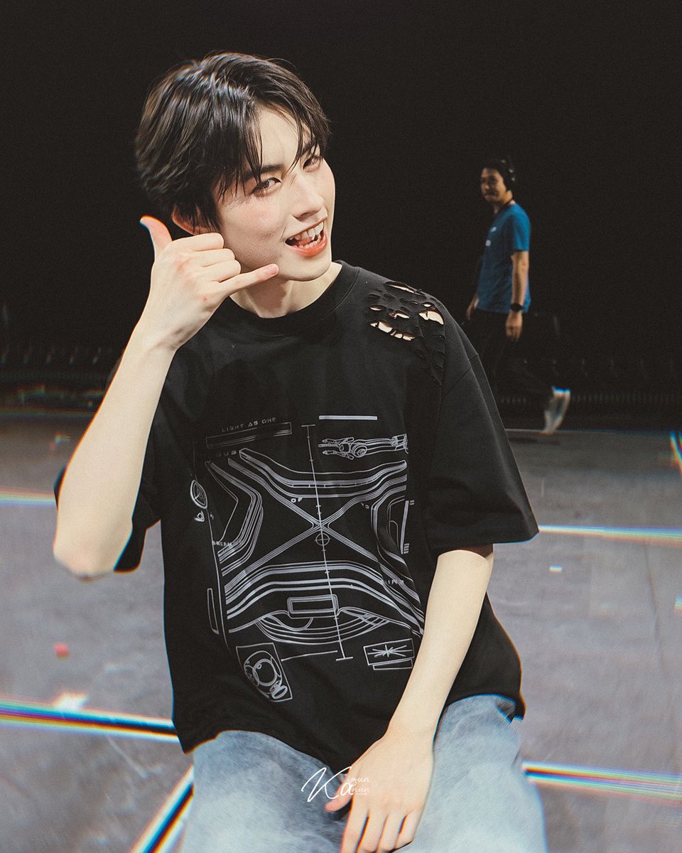 kabiell2024's tweet photo. Hi-Bye ครั้งแรกของพ่อ 
ขอโทษลูก #AAashirakorn นะค้าบ 🥹 

พ่อตื่นเต้นมาก เตรียมคำพูดมามากมาย 
จนถึงเวลา จะพูด

😊: เอเอ เมนเอนะ พ่อได้ไฮบายครั้งแรกเลย❌
🥹: เอเอ มาหาเอเอครั้งแรกเลย ✅ 

แล้วที่สำคัญลูกชี้ คุยเรื่อง Griptok พ่อไม่ได้สนใจเลยย  
ขออภัยน้าาลูก รอบหน้าขอแก้ตัวใหม่นะค้าบบ

#BUS_LIGHTASONE
#BUS_LIGHtASONE_D1
#busbecauseofyouishine