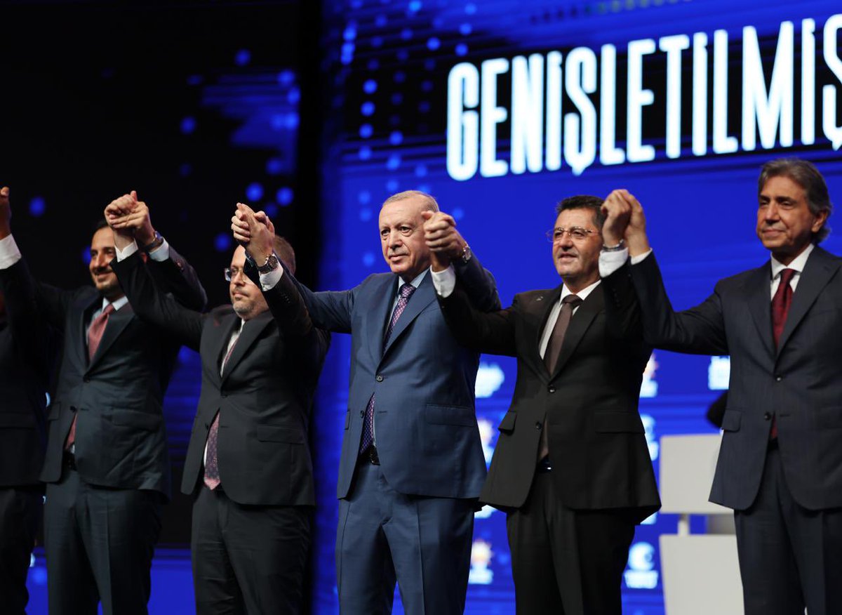 murat_kurum's tweet photo. Cumhurbaşkanımız ve Genel Başkanımız Sayın @RTErdogan tarafından rozetleri takılarak AK Parti ailemize katılan İstanbul Tuzla Belediye Başkanı Eren Ali Bingöl, Çekmeköy Belediye Başkanı Orhan Çerkez ve Şile Belediye Başkan Vekili Sacit Terzi’yi tebrik ediyor; ülkemize ve milletimize hayırlı olmasını diliyorum.

Türkiye Yüzyılı’nın güçlü yerel yönetimleriyle birlik, beraberlik içinde çalışacak; milletimize kararlılıkla hizmet etmeyi sürdüreceğiz.