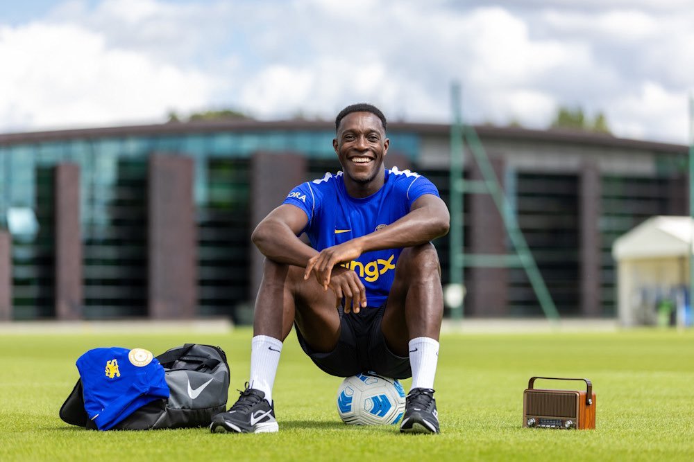 FanEstevao's tweet photo. Danny Welbeck Is a Blue🎉
🔵📷 Danny Welbeck: “The guys know in the dressing room I am a shoulder to lay on!”.  “For sure, you can always come to me and talk to me about anything”. https://t.co/l0EHMnLN7e