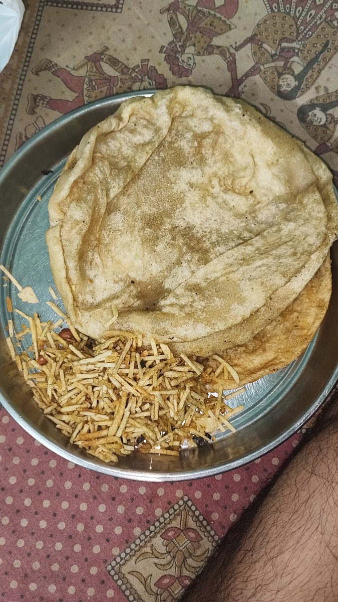 Triptysharma3's tweet photo. @zomatocare @zomato 
I ordered Paratha Bhujiya for ₹144, but received a completely wrong item (Puri &amp; Aalu Sev). Your app only refunded ₹30! This is unfair. Please refund my full amount of ₹144. Order ID: [#8426352649] https://t.co/ZGd539bZql