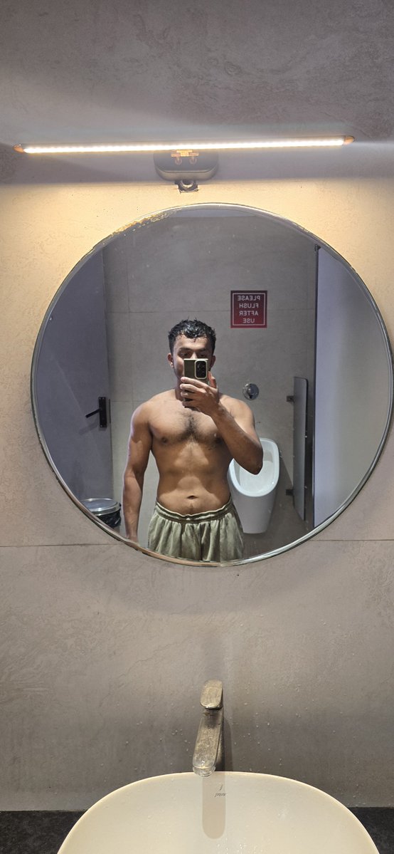 ChinmayBS2's tweet photo. Mumbai HYROX prep day 80:

🔥 40 min HYROX simulation.

🏋️ Followed by a CrossFit-style workout.

 Fit check after the sauna.
No pump, just the physique. 😅
75kg jerk on video....

#HYROX #HyroxMumbai https://t.co/IiHr3efaUy
