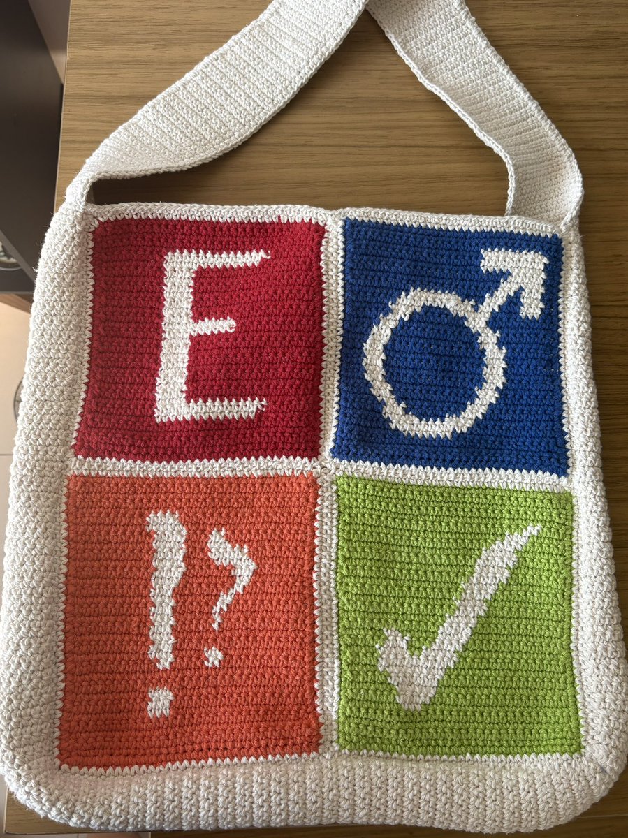 ghostofca's tweet photo. Oiiiiii (na intenção de mostrar a minha bolsa do ao3 finalizada) https://t.co/9Sa1O83Da5